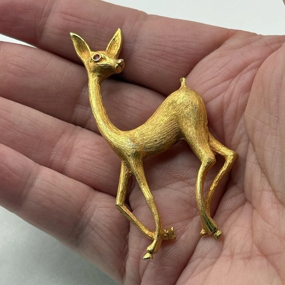 Vintage Deer Brooch Pin Brushed Goldtone Glass Eyes MCM Retro Christmas